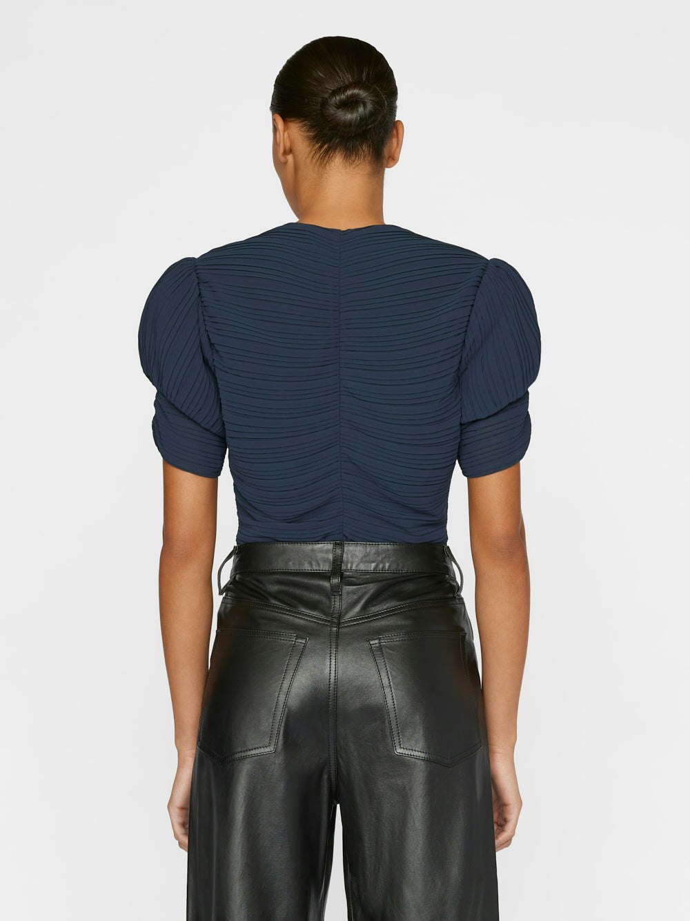 shirt back view alt:fit2